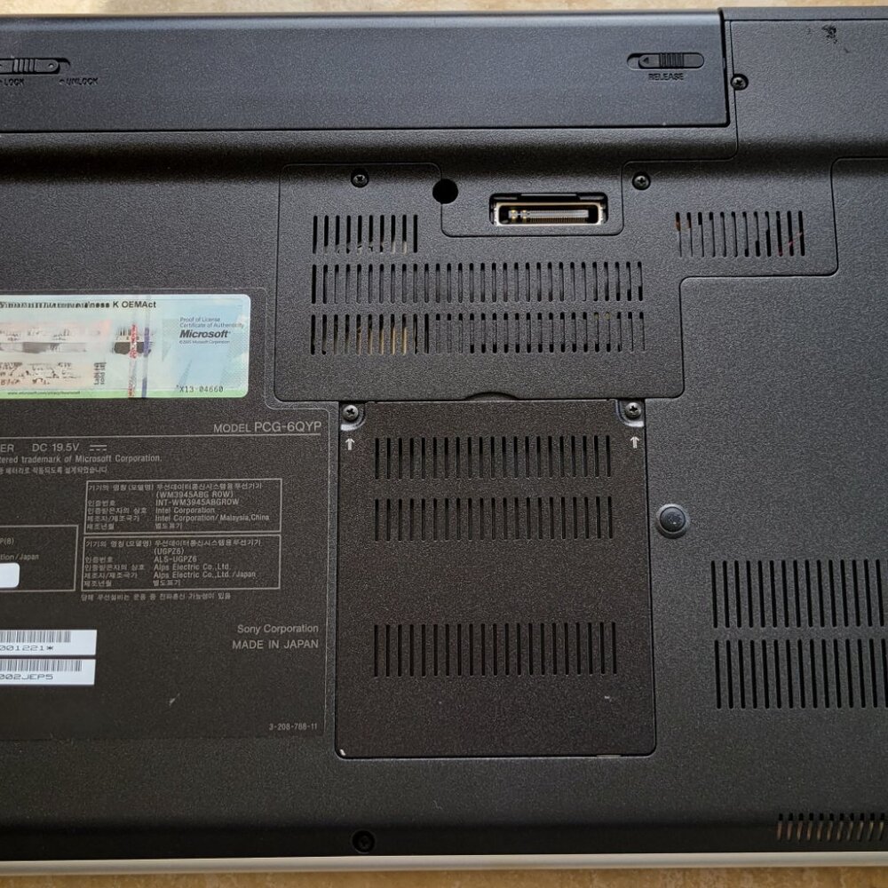 Sony VAIO PCG-6QYP Notebook Computer, Korean Version - Picture 3 of 15